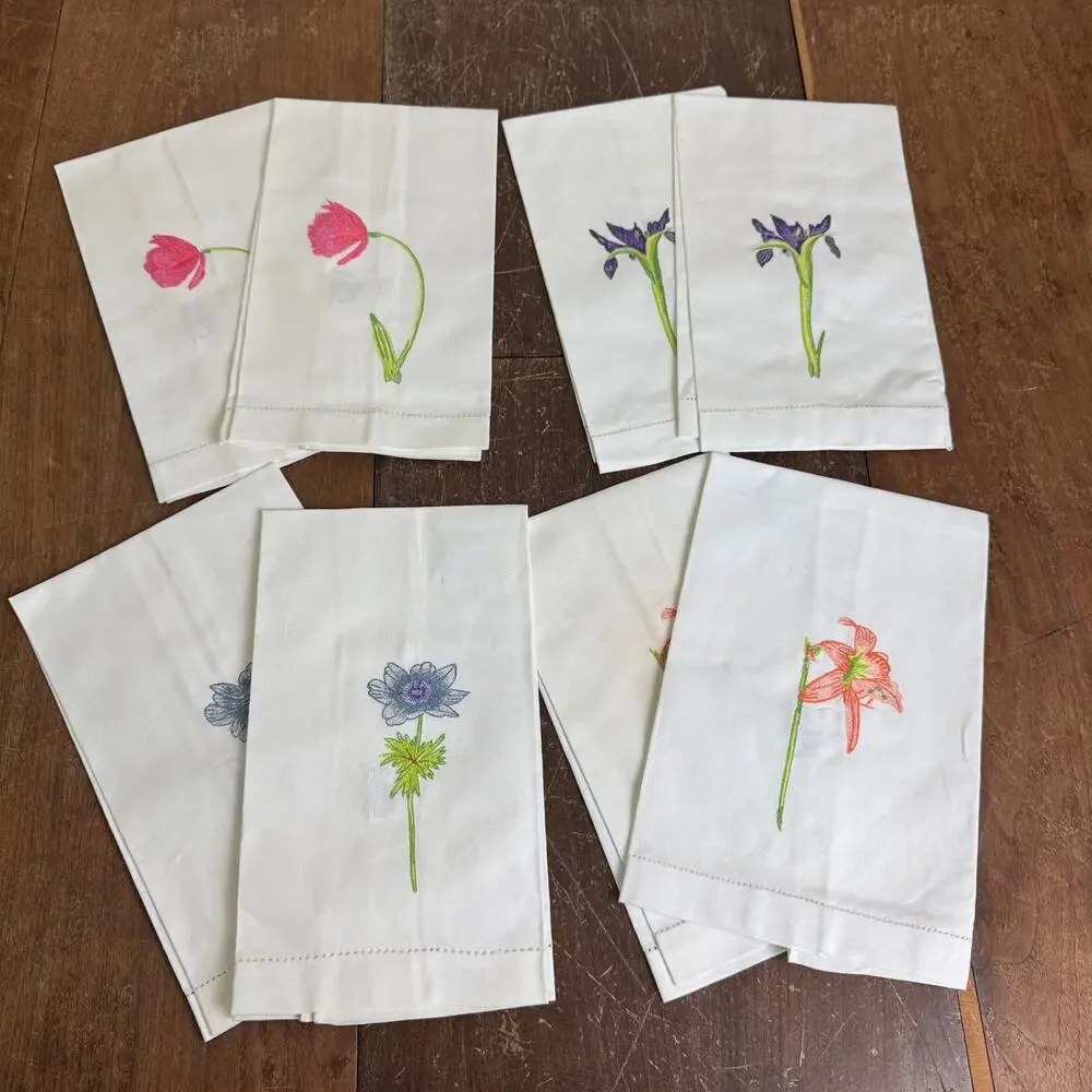 Lillian Vernon VINTAGE 2001 Set of 8 Floral Embroidery Cloth Napkins 100% Cotton